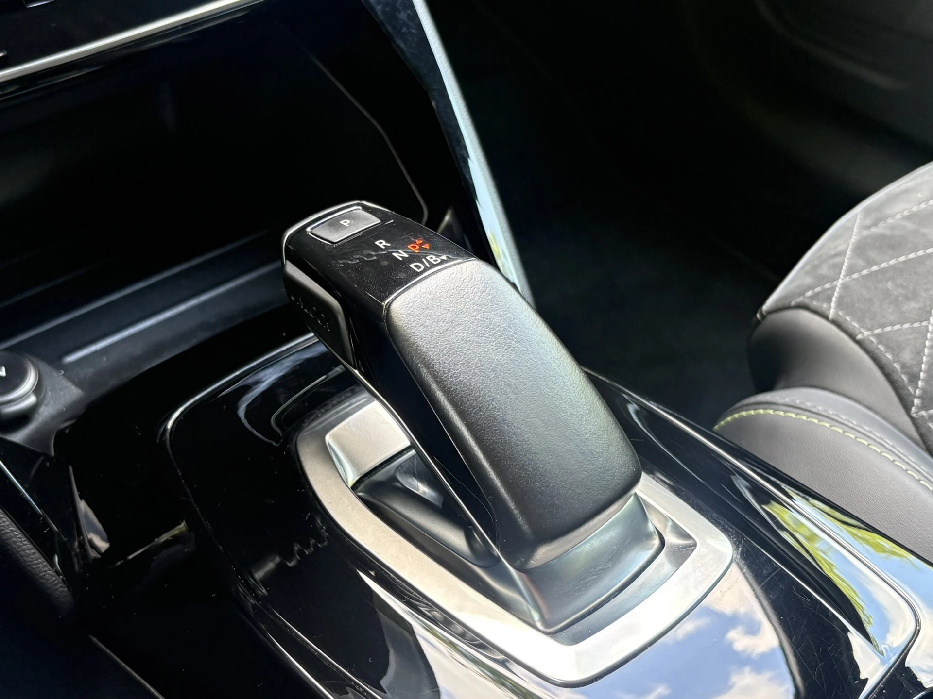 Hoofdafbeelding Peugeot e-208