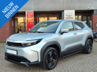 Hoofdafbeelding Toyota Urban Cruiser Toyota Urban Cruiser DYNAMIC 61 kWh NIEUW! STOELVERW BLIND SPOT KEYLESS PARK-SENSOREN CAMERA KEYLESS NAVI AD-CRUISE APPLE/ANDROID