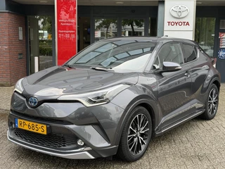 Toyota C-HR 1.8 Hybrid EXECUTIVE TREKHAAK STOEL/STUURVERW BLIND SPOT SIDEBARS PARK-SENSOREN LED KEYLESS 18'' LM-VELGEN NAVI JBL-AUDIO NL-AUTO