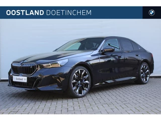 BMW i5 eDrive40 M Sport / Panoramadak / Trekhaak / Bowers & Wilkins / Comfortstoelen / Parking Assistant Plus / Adaptieve LED / Stoelventilatie / Comfort Access