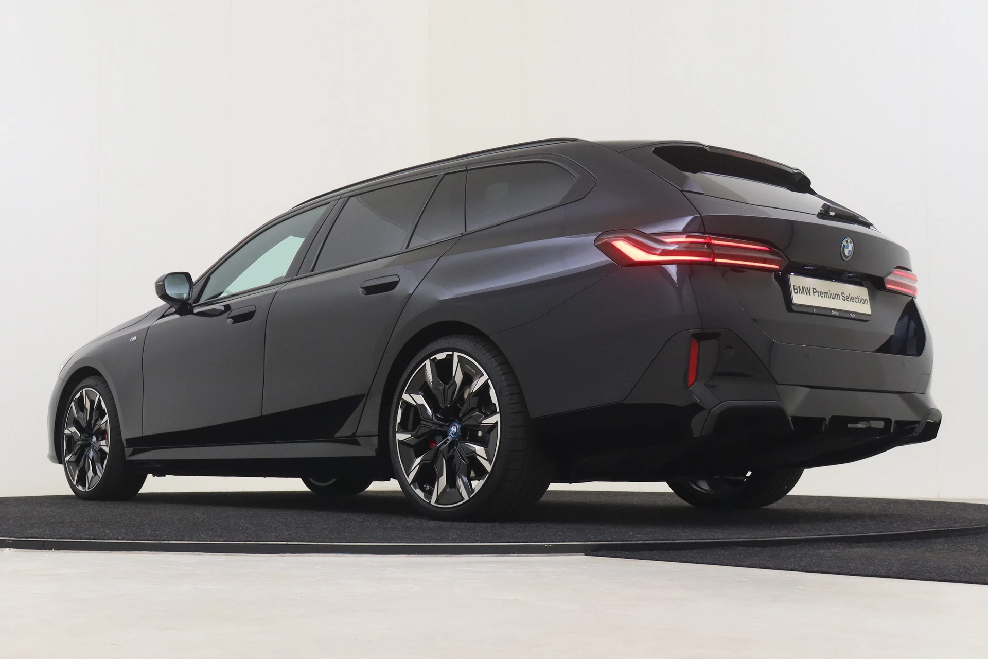 Hoofdafbeelding BMW i5