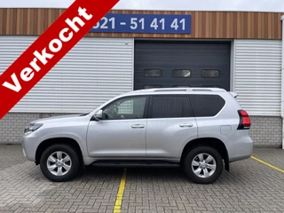 Toyota Land Cruiser 2.8 D-4D-F 177pk Challenger High Roof Blind Van 4x4 grijs kenteken / vaste prijs rijklaar € 34.950 ex btw / lease vanaf € 570 / trekhaak 3500 kg / zilver metallic / euro 6 diesel / leer / automaat