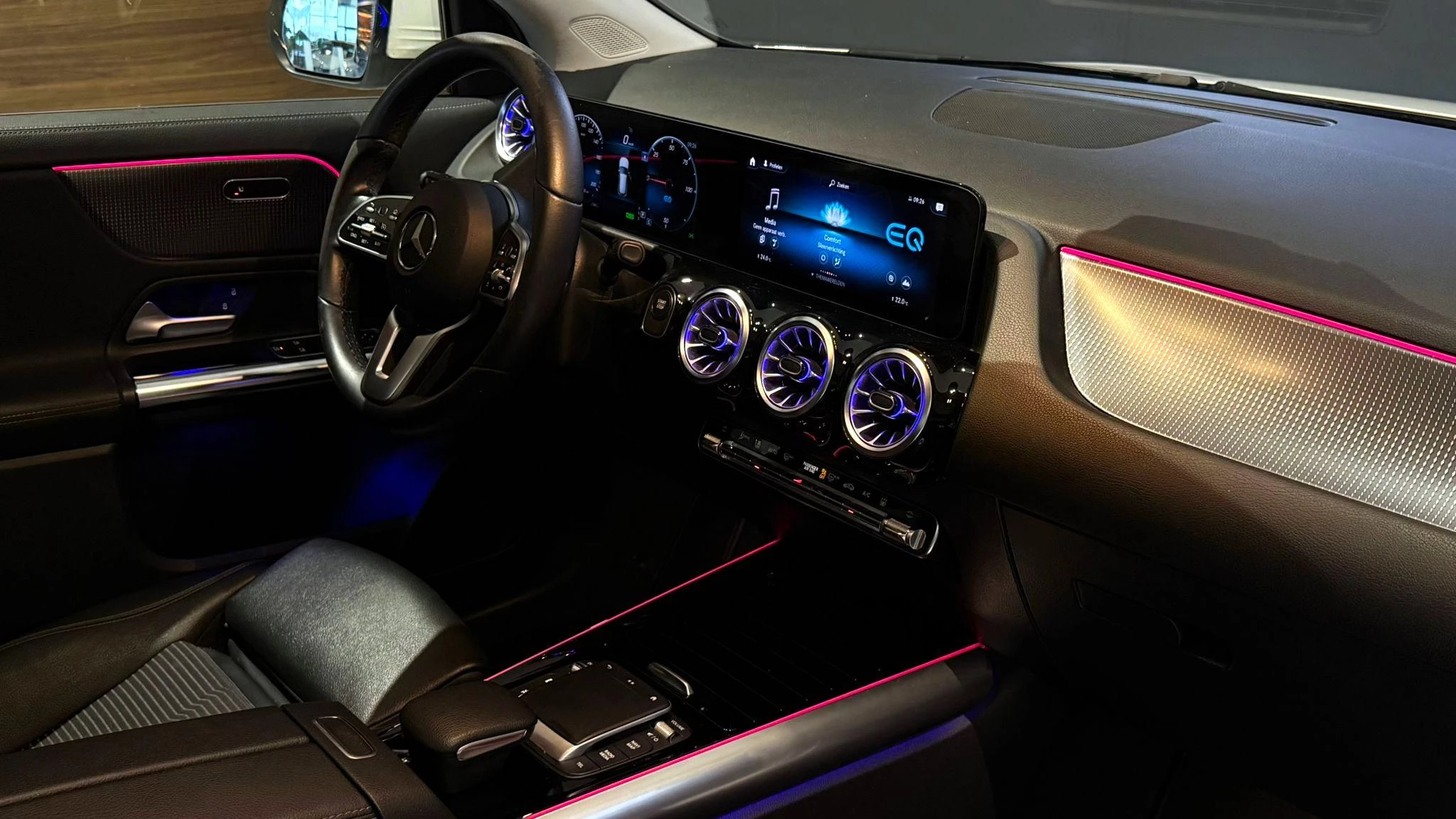 Hoofdafbeelding Mercedes-Benz EQA