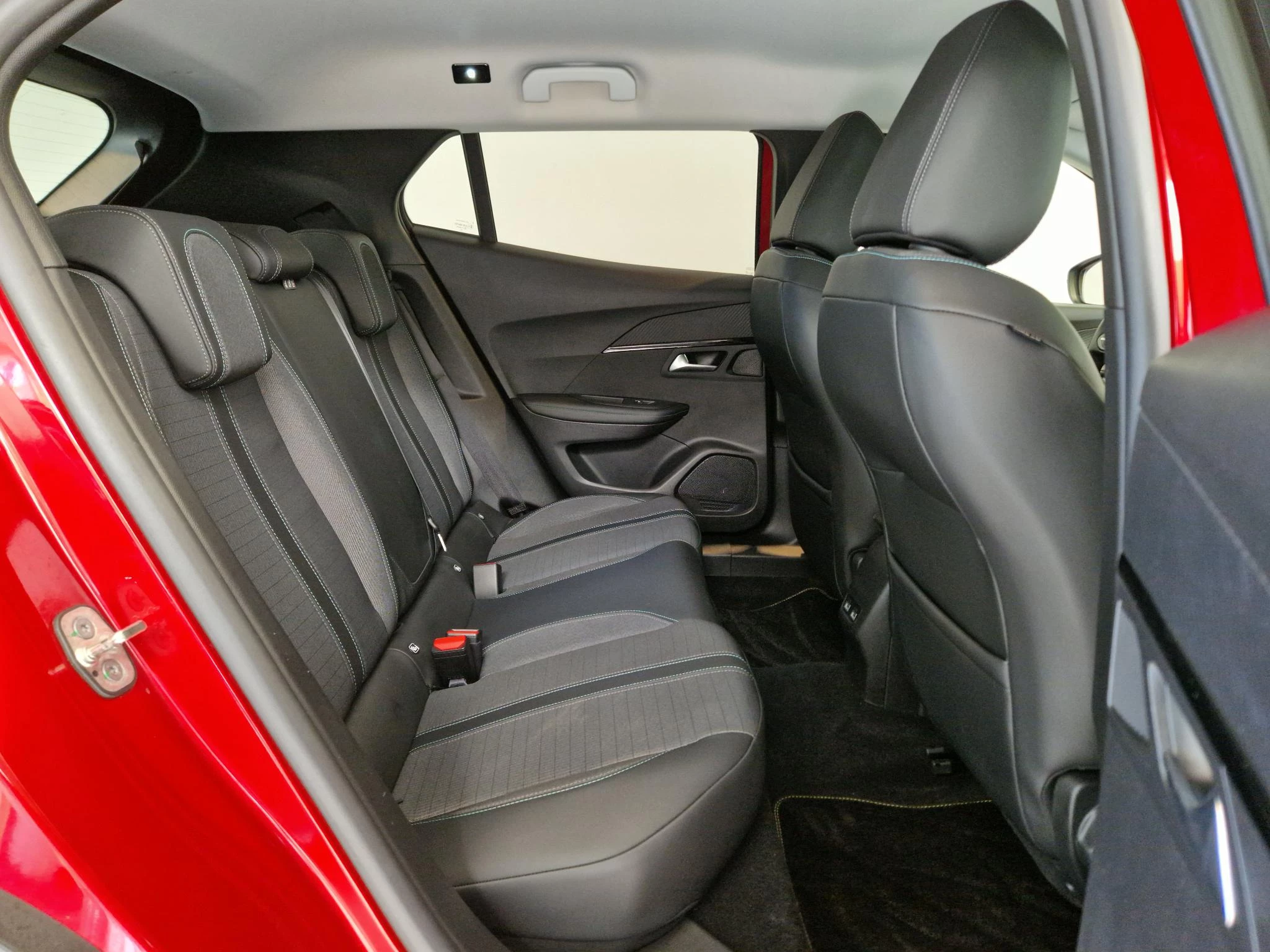 Hoofdafbeelding Peugeot e-2008