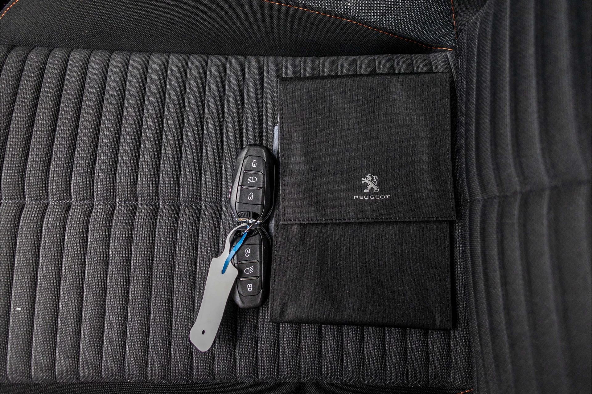 Hoofdafbeelding Peugeot e-208