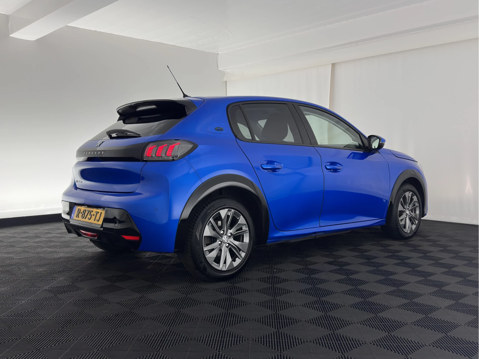 Hoofdafbeelding Peugeot e-208