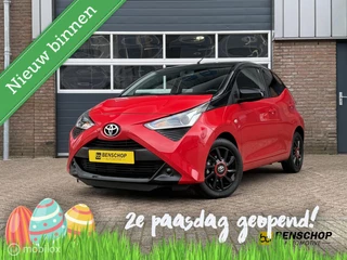 Toyota Aygo 1.0 VVT-i x-play Bi-tone Carplay Camera Lichtmetaal 5 Deurs