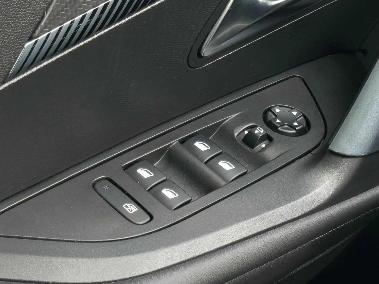Hoofdafbeelding Peugeot e-2008