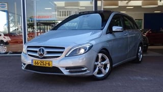 Hoofdafbeelding Mercedes-Benz B-Klasse Mercedes-Benz B-klasse 180 Ambition | Automaat | Panodak | Airco | Elek. pakket | Vol opties | PDC | Inruil mogelijk