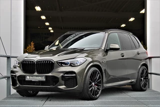 BMW X5 xDrive45e M-sport 394pk Manhattan M-stoelen Bowers&Wilkins SkyLounge TV Carbon Massage