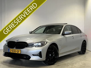 BMW 3 Serie 330e High Executive | Navigatie/Android/Apple Carplay | LM Velgen 17" | Voorstoelen Verwarmd | Lederen Bekleding | Cruise Control | Airco |