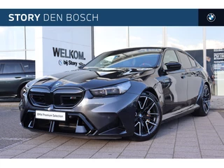 BMW M5 5 Serie Automaat / M Drive Professional / Panoramadak / Trekhaak / Parking Assistant Professional / Bowers & Wilkins / M Multifunctionele Stoelen / M Carbon-keramische remmen