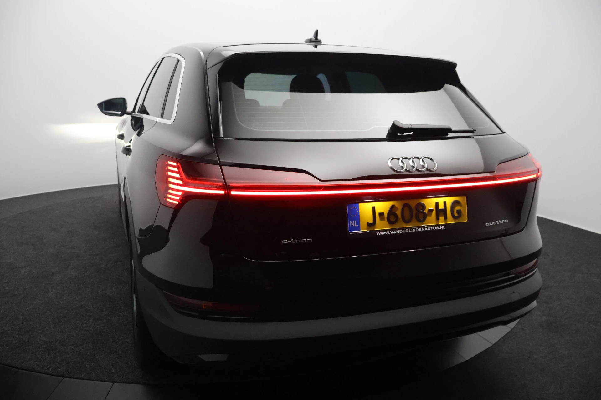 Hoofdafbeelding Audi e-tron