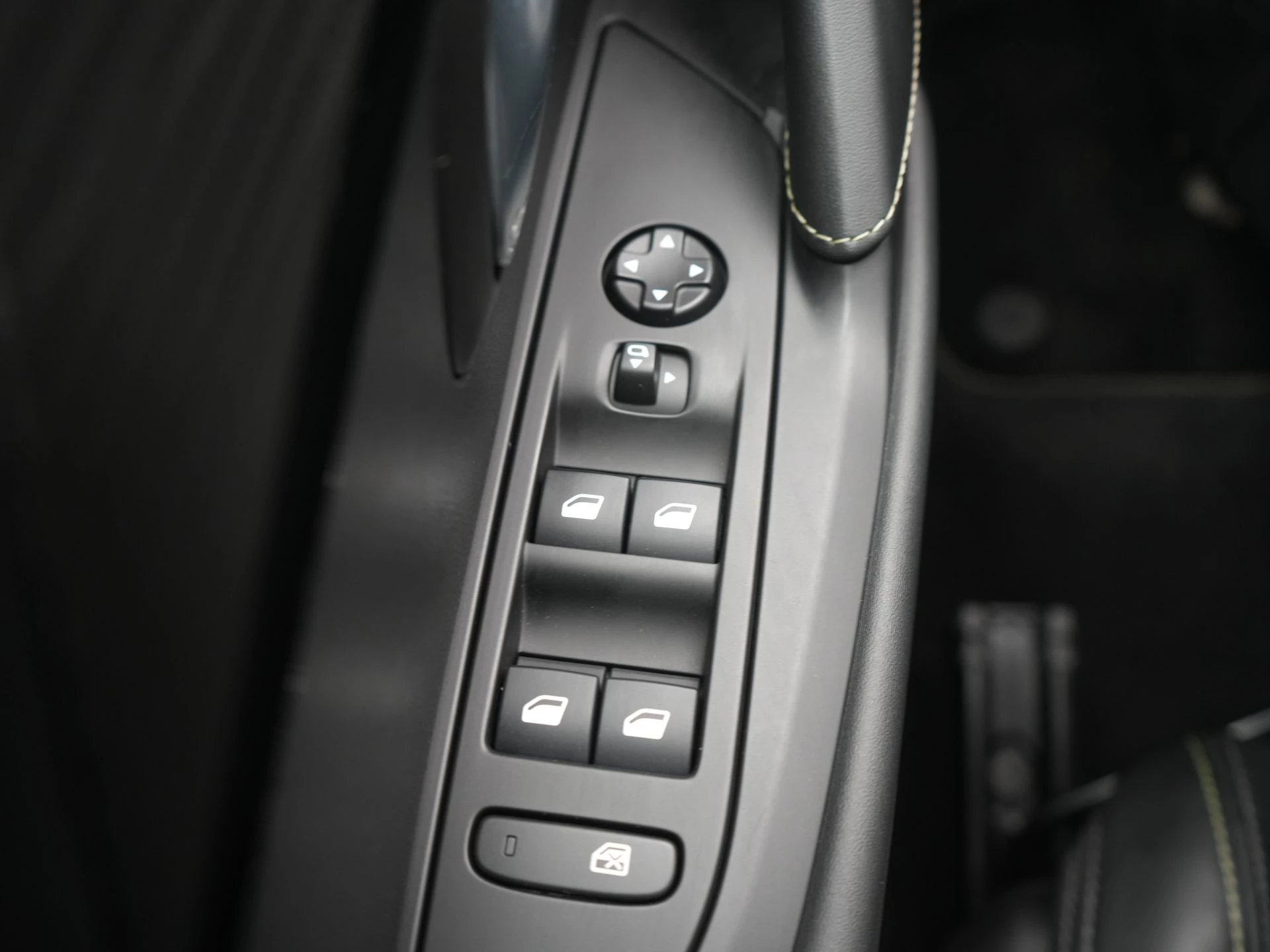 Hoofdafbeelding Peugeot e-208