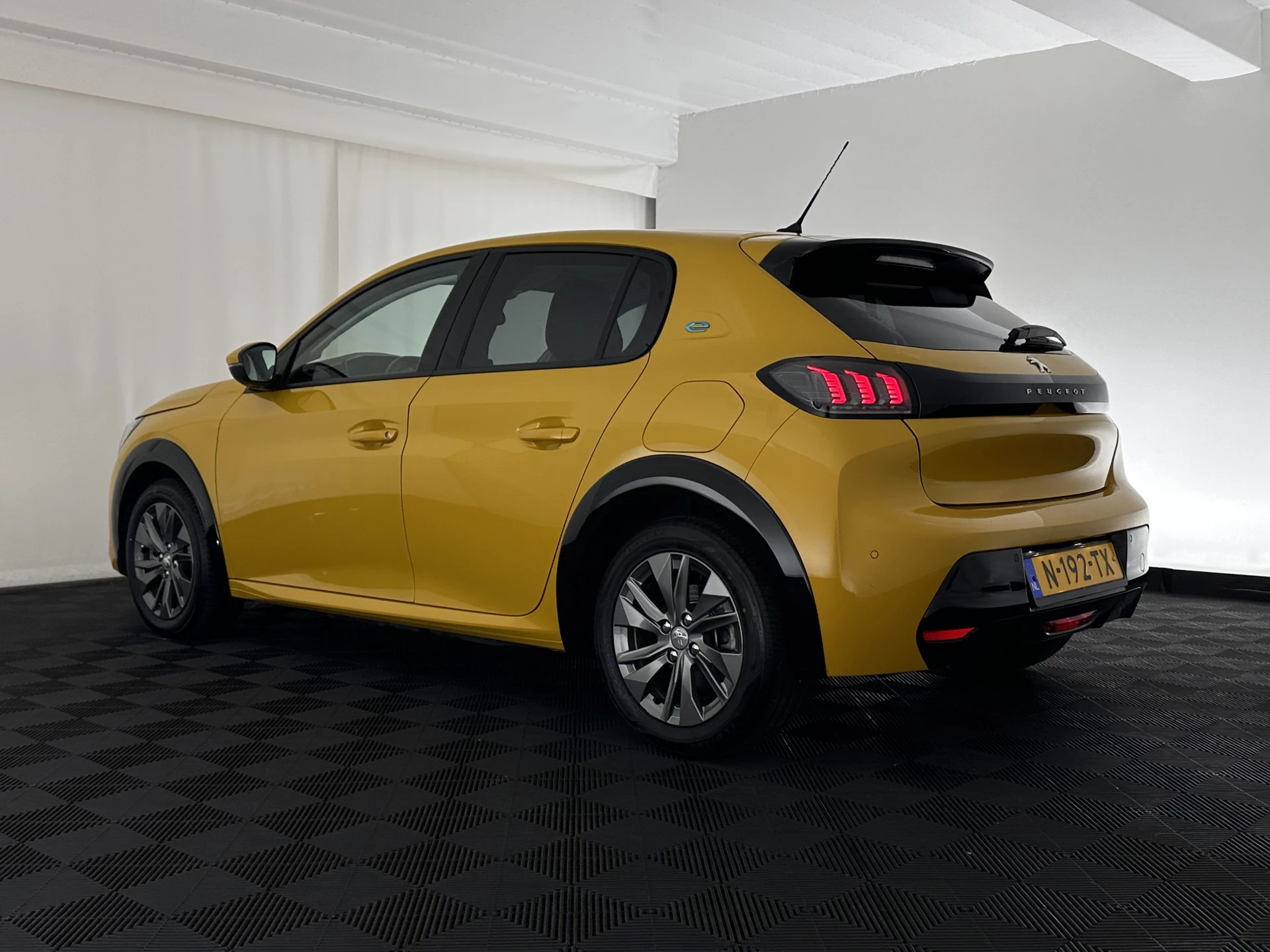 Hoofdafbeelding Peugeot e-208