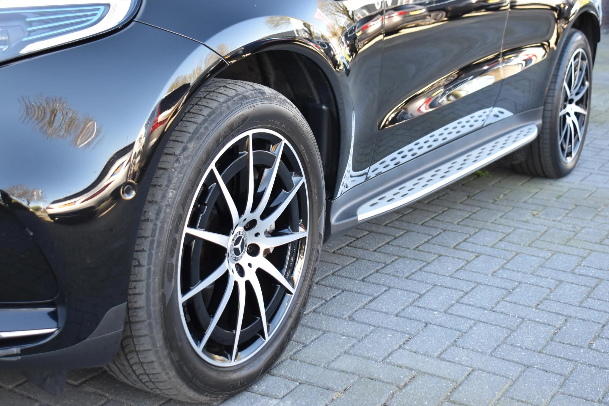 Hoofdafbeelding Mercedes-Benz EQC