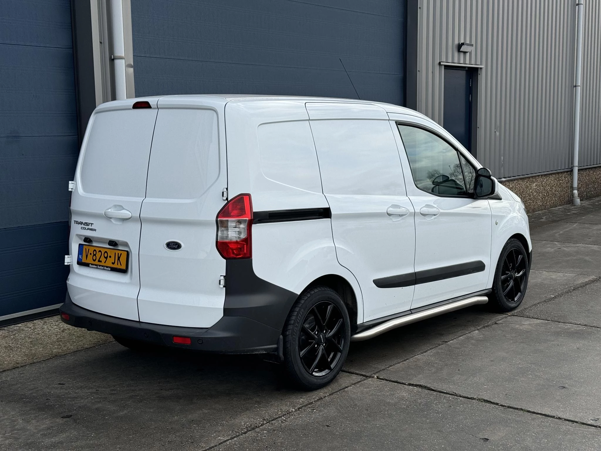 Hoofdafbeelding Ford Transit Courier