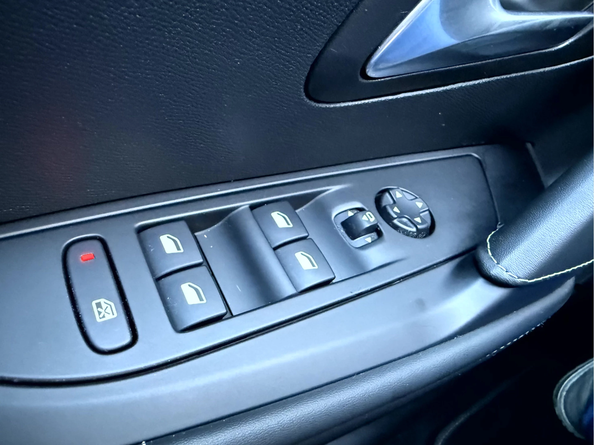 Hoofdafbeelding Peugeot e-208