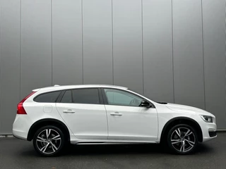 Volvo V60 Cross Country 2.0 D3 Momentum Trekhaak|Stoelverwarming|Xenon