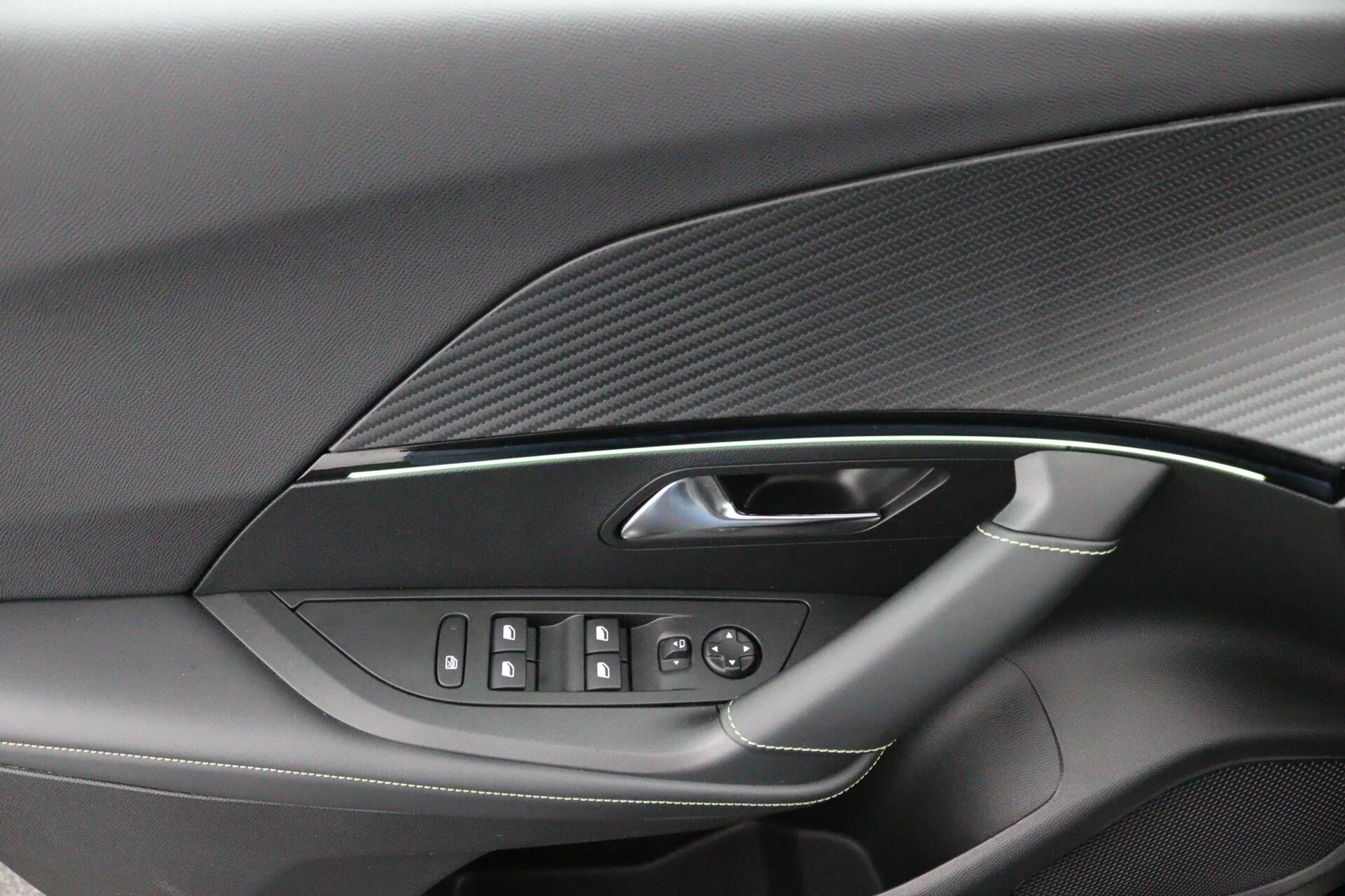 Hoofdafbeelding Peugeot e-2008