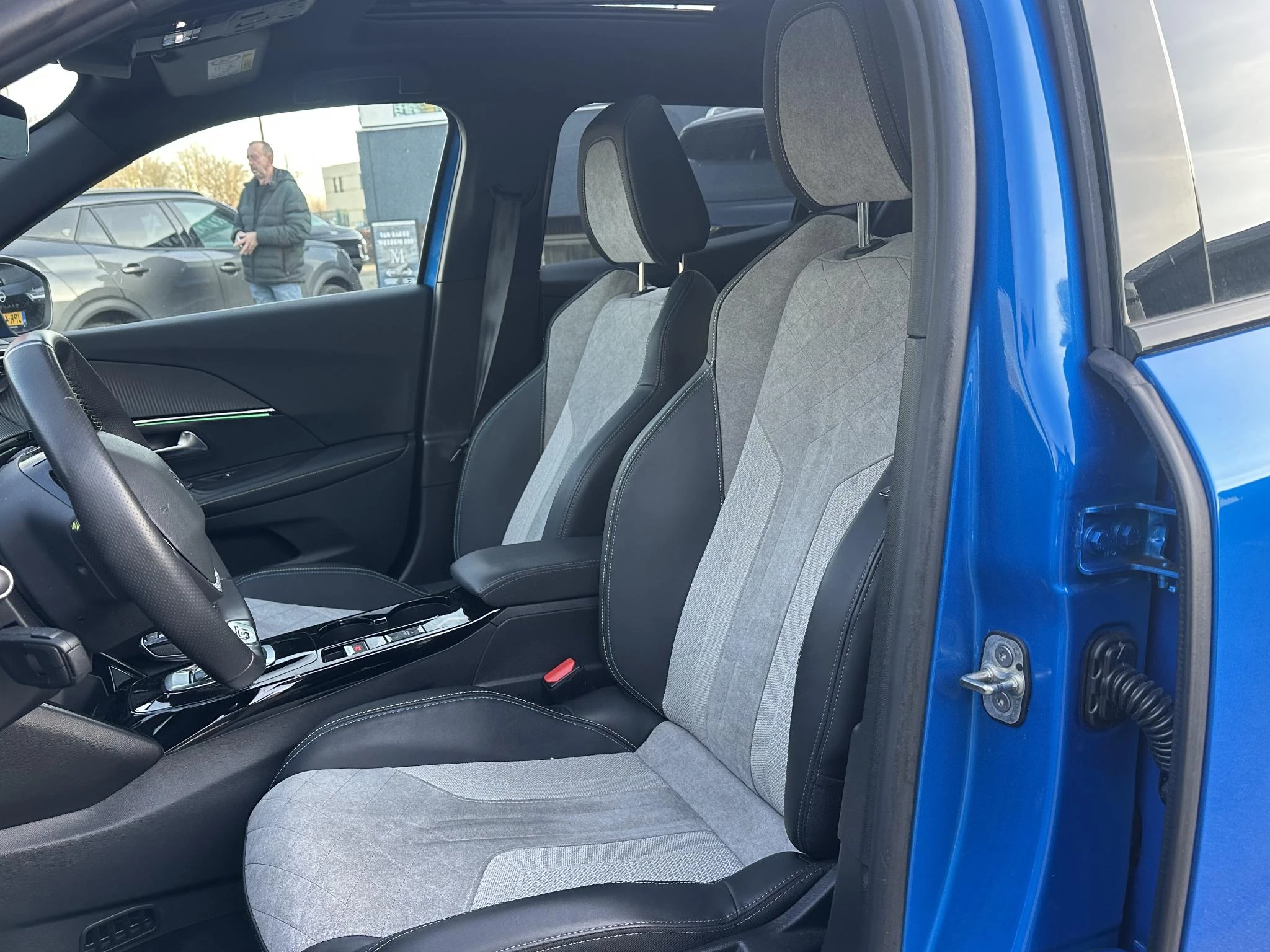 Hoofdafbeelding Peugeot e-2008