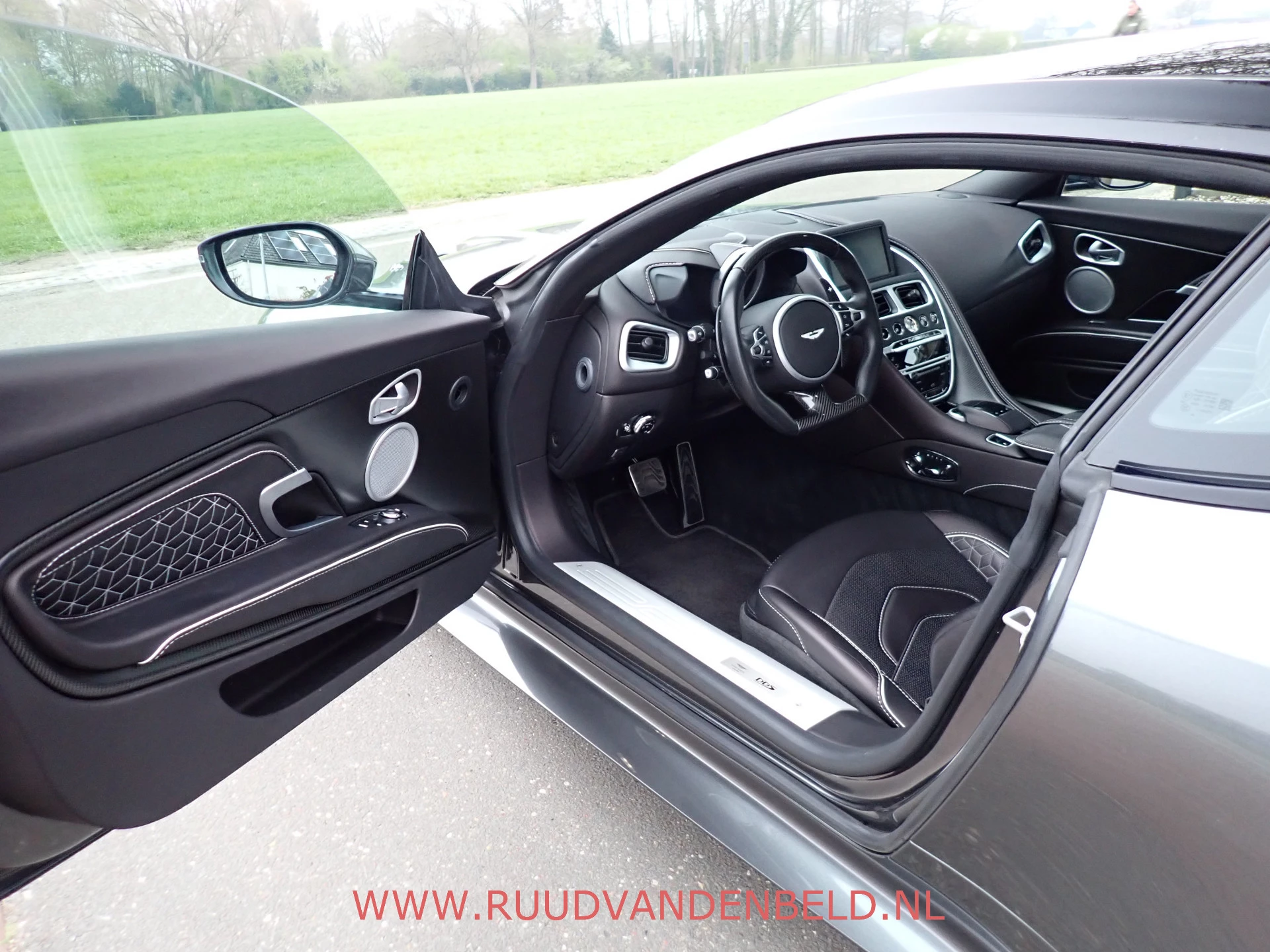 Hoofdafbeelding Aston Martin DBS