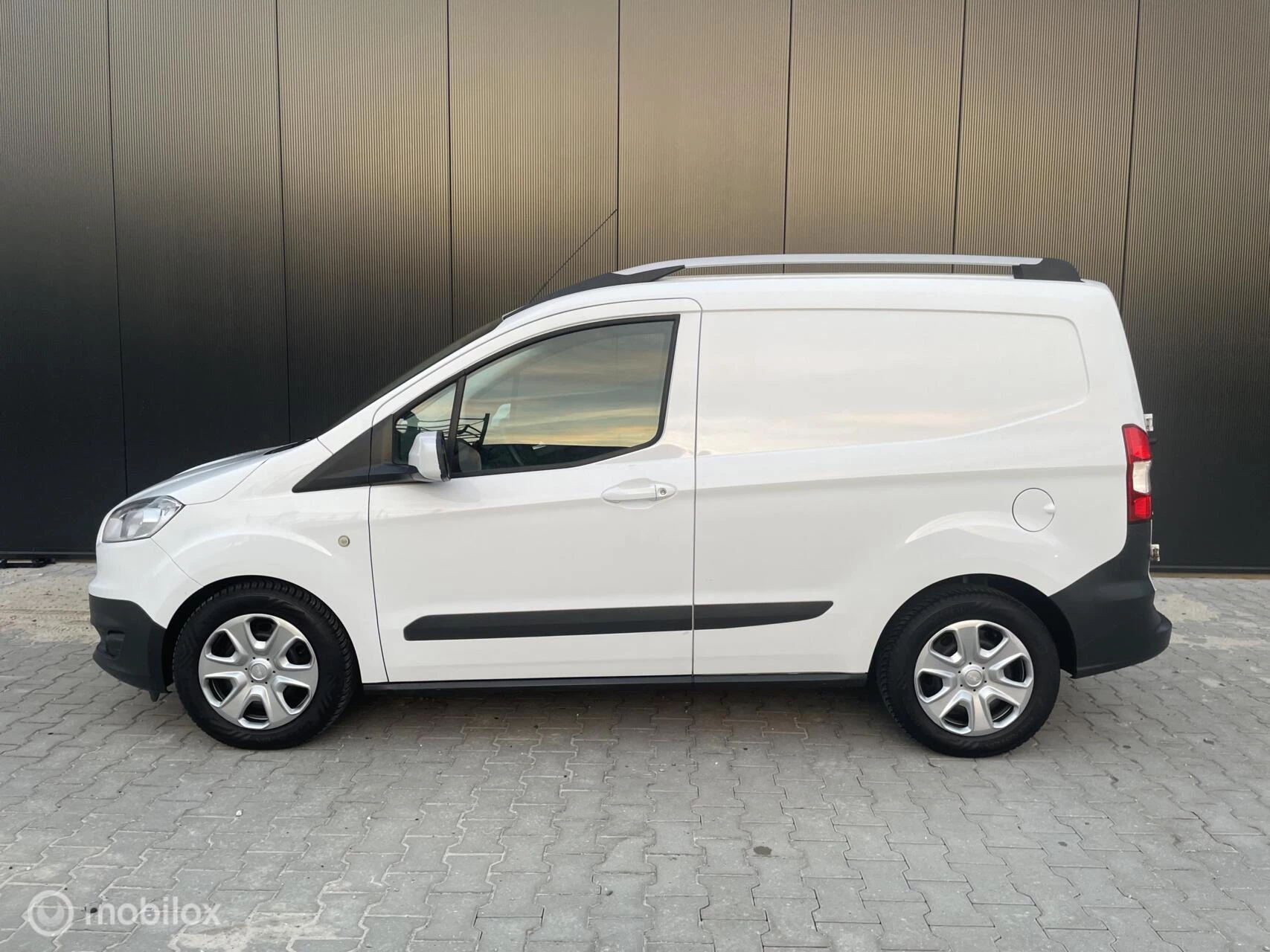 Hoofdafbeelding Ford Transit Courier