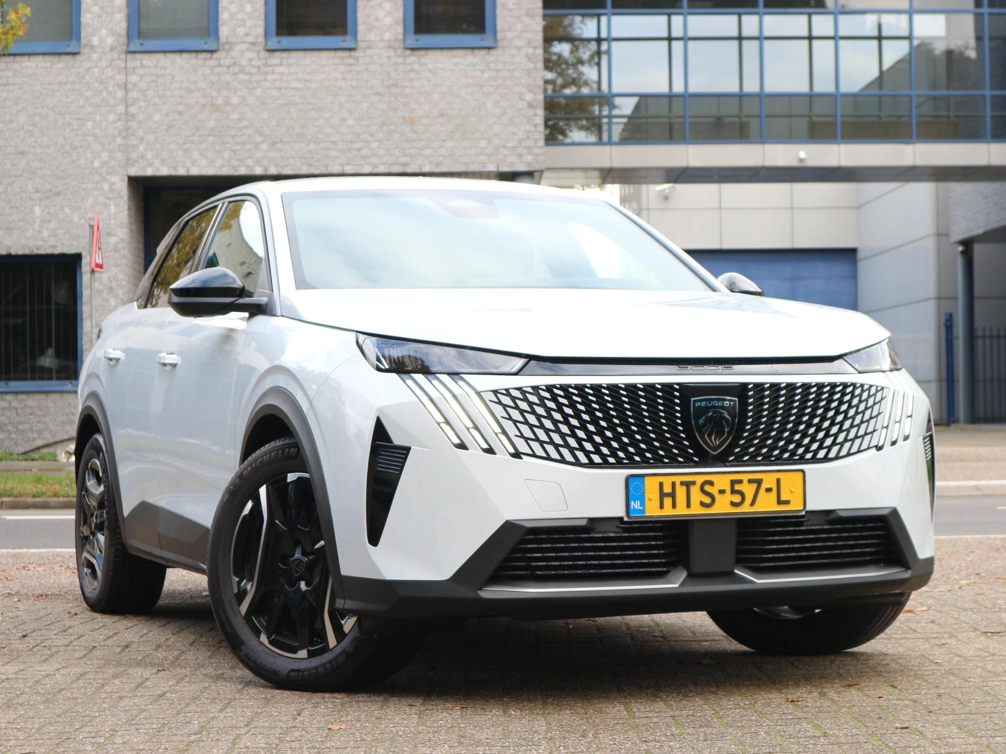 Hoofdafbeelding Peugeot e-3008