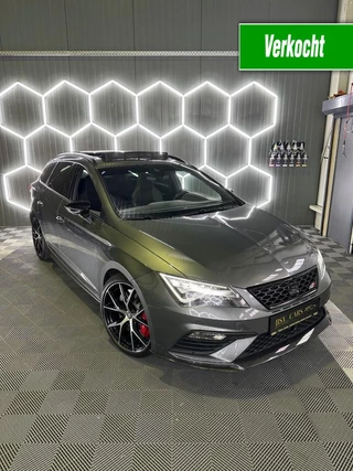 Hoofdafbeelding SEAT Leon SEAT Leon Cupra CARBON EDITION 4 Drive PANO BEATS BREMBO 2.0 TSI 1 of 300