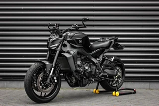 Yamaha Tour MT- 09 ABS 119PK 2024 NIEUWSTAAT / COMPLETE DOCUMENTATIE / CUSTOM SC EXHAUST / QUICK SHIFT / DIRECT RIJDEN/ FULL