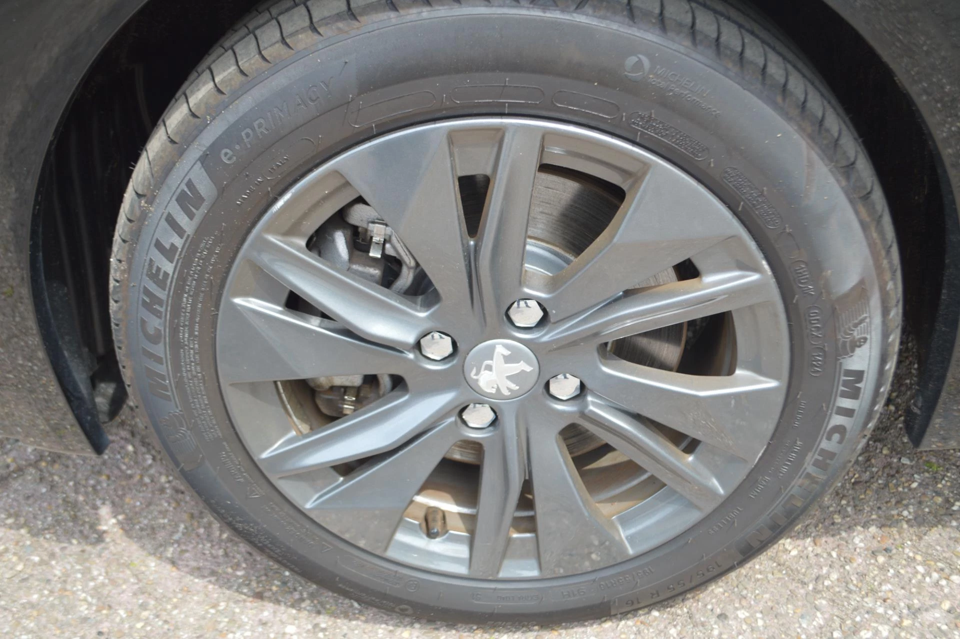 Hoofdafbeelding Peugeot e-208