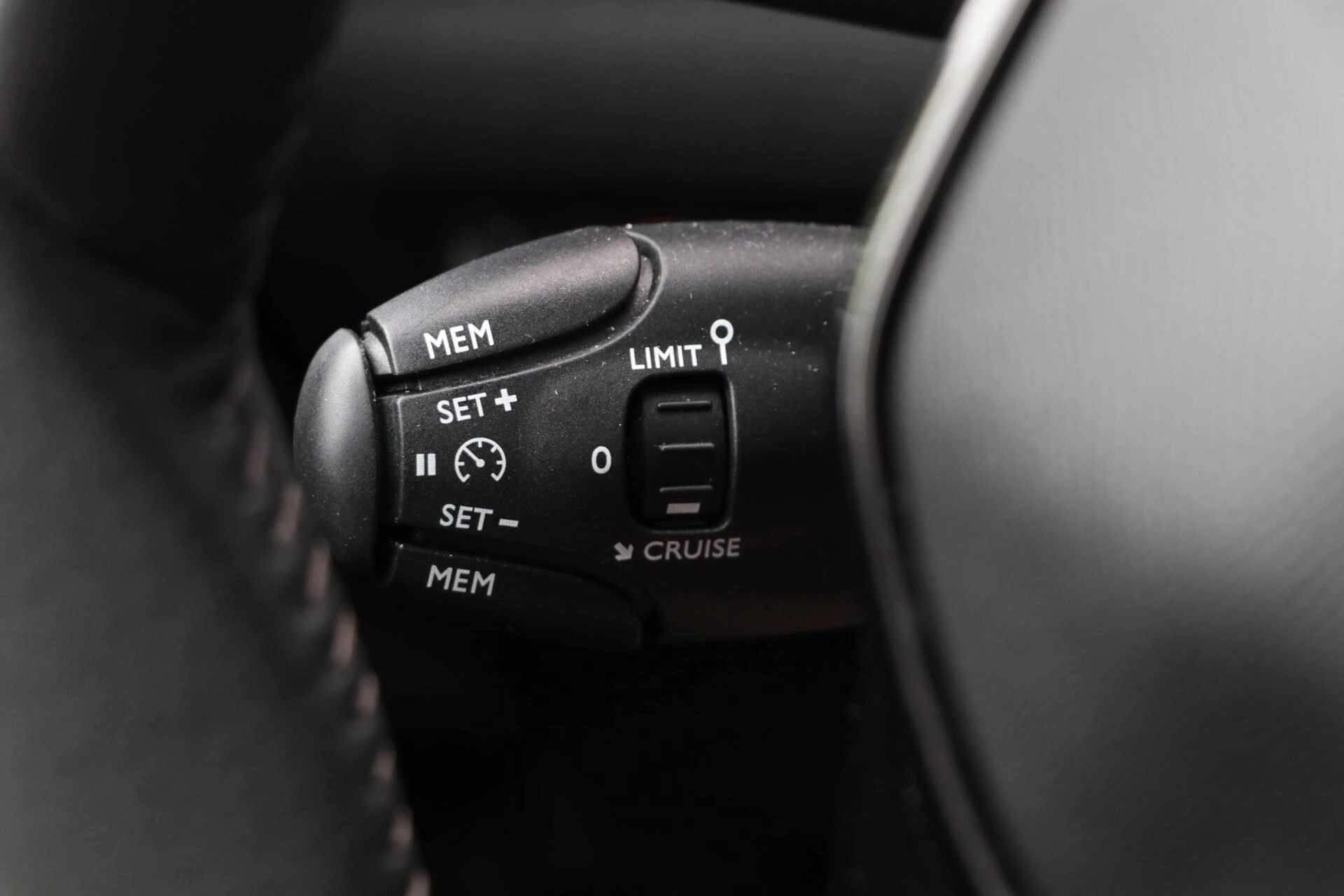 Hoofdafbeelding Peugeot e-208