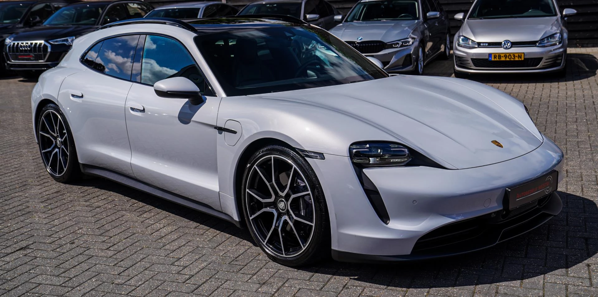 Hoofdafbeelding Porsche Taycan