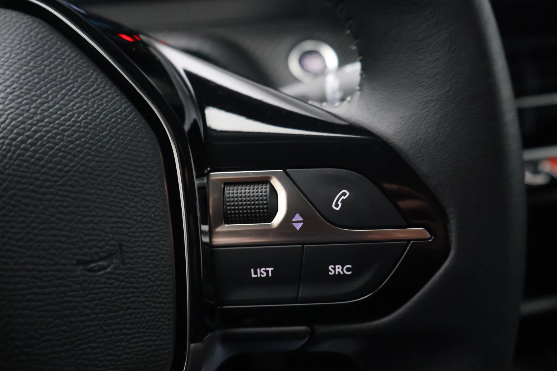 Hoofdafbeelding Peugeot e-2008