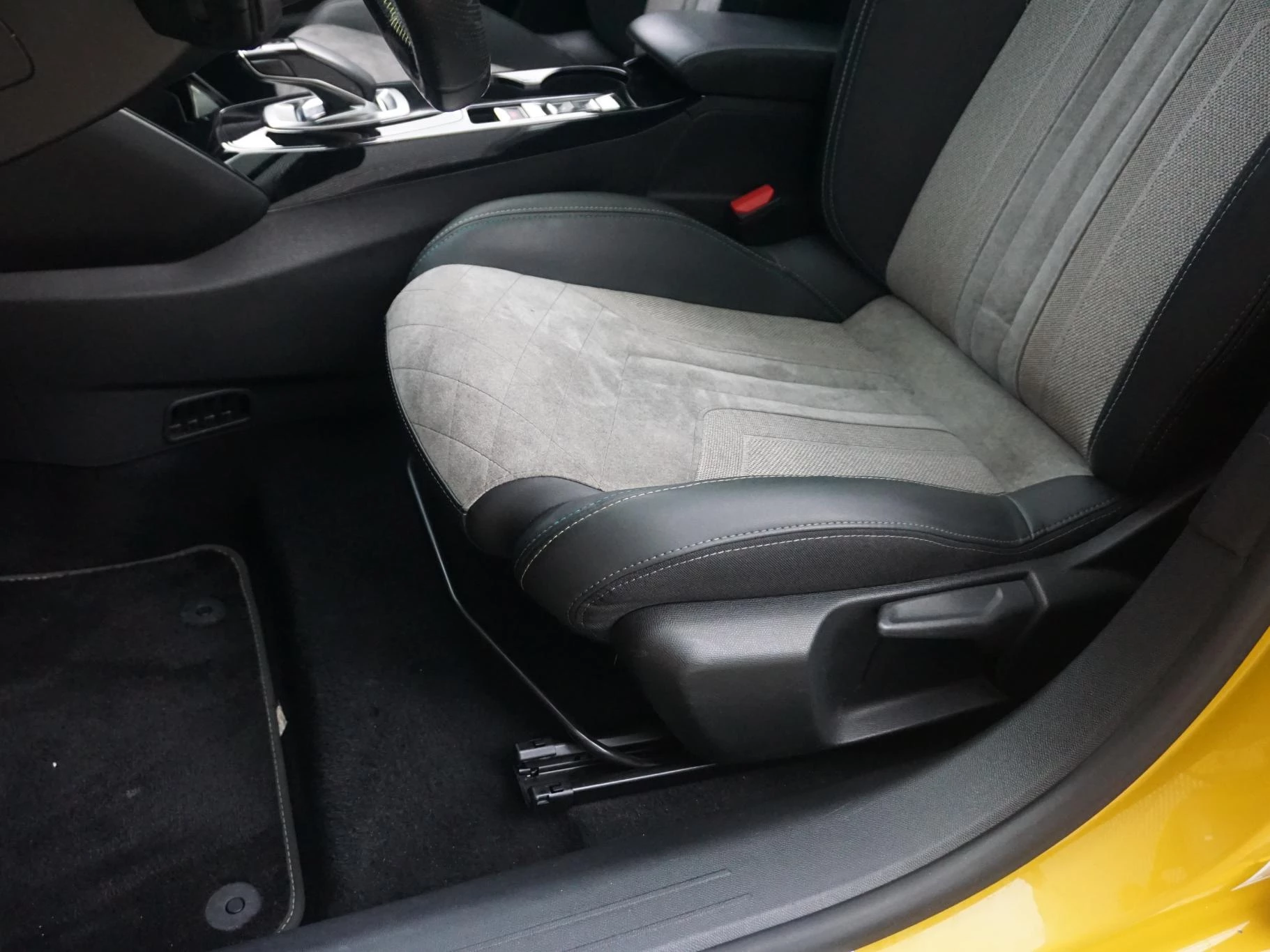 Hoofdafbeelding Peugeot e-208
