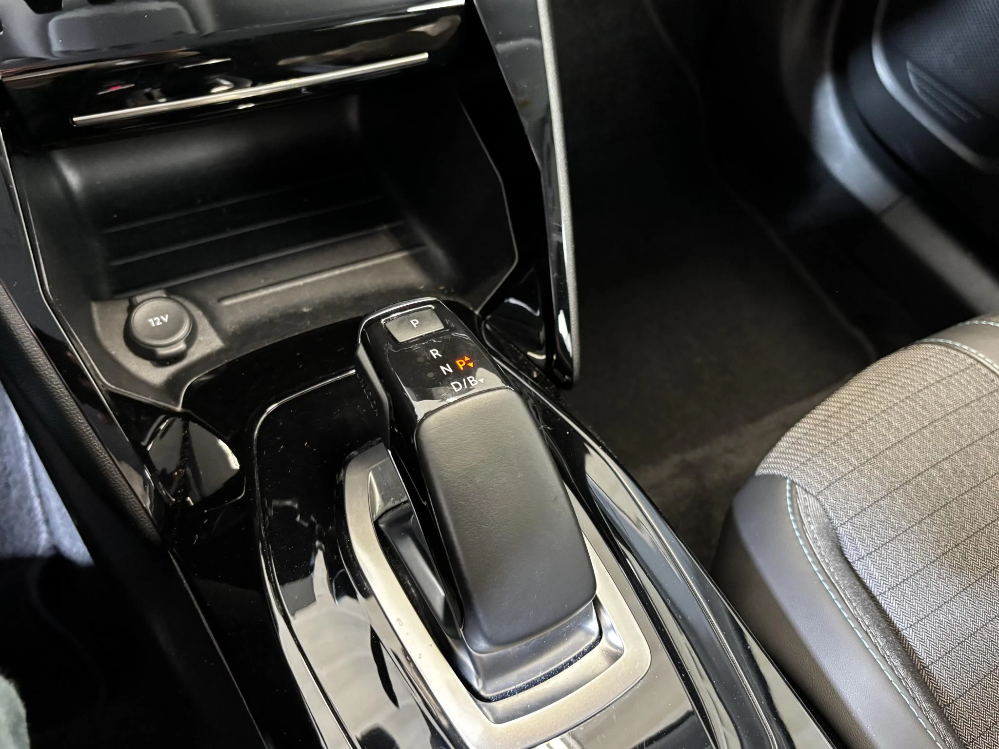 Hoofdafbeelding Peugeot e-2008