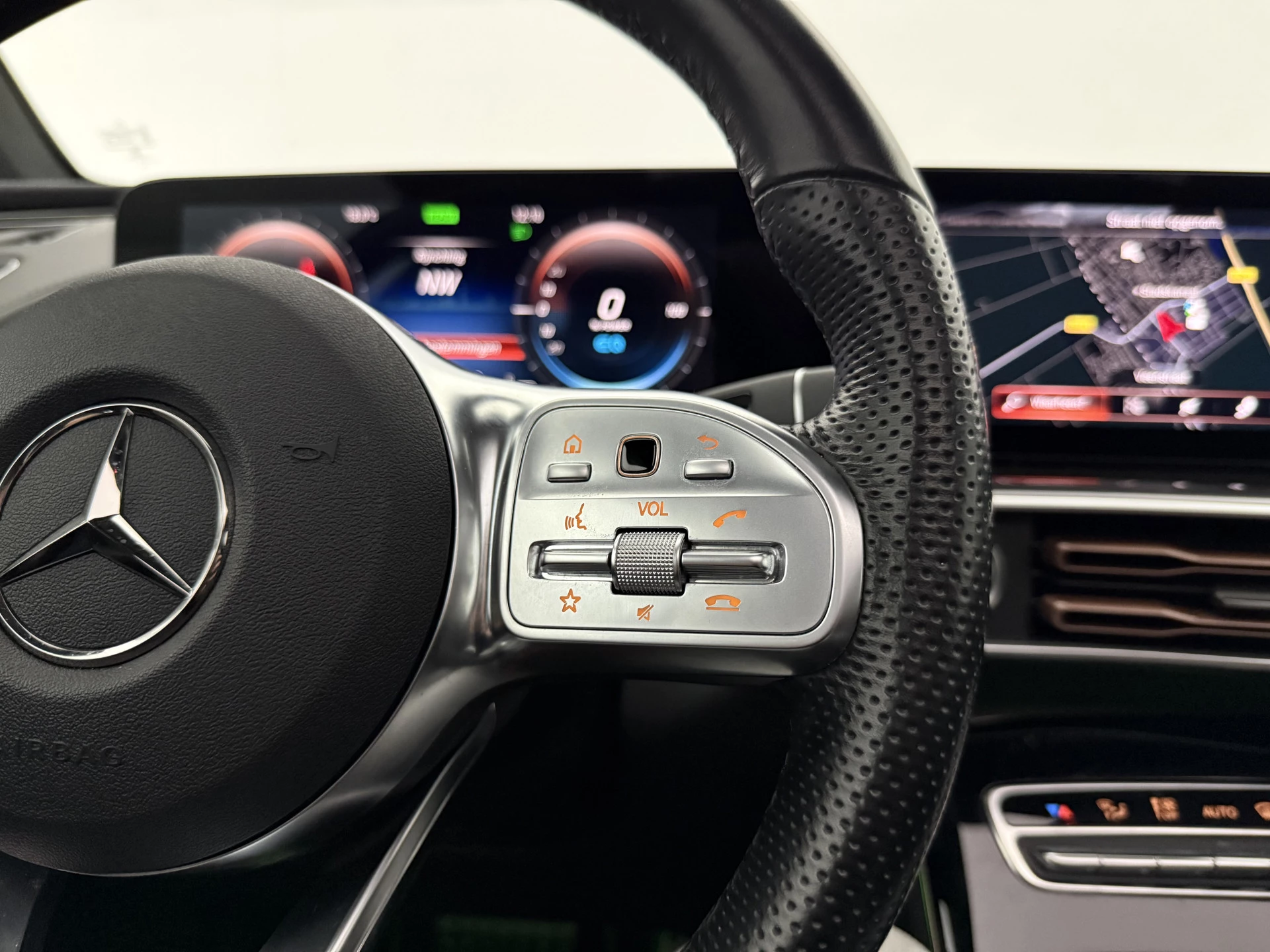 Hoofdafbeelding Mercedes-Benz EQC