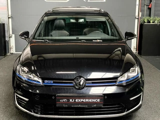 Hoofdafbeelding Volkswagen Golf Volkswagen Golf 1.4 TSI GTE PANODAK NAVI LEER 19"
