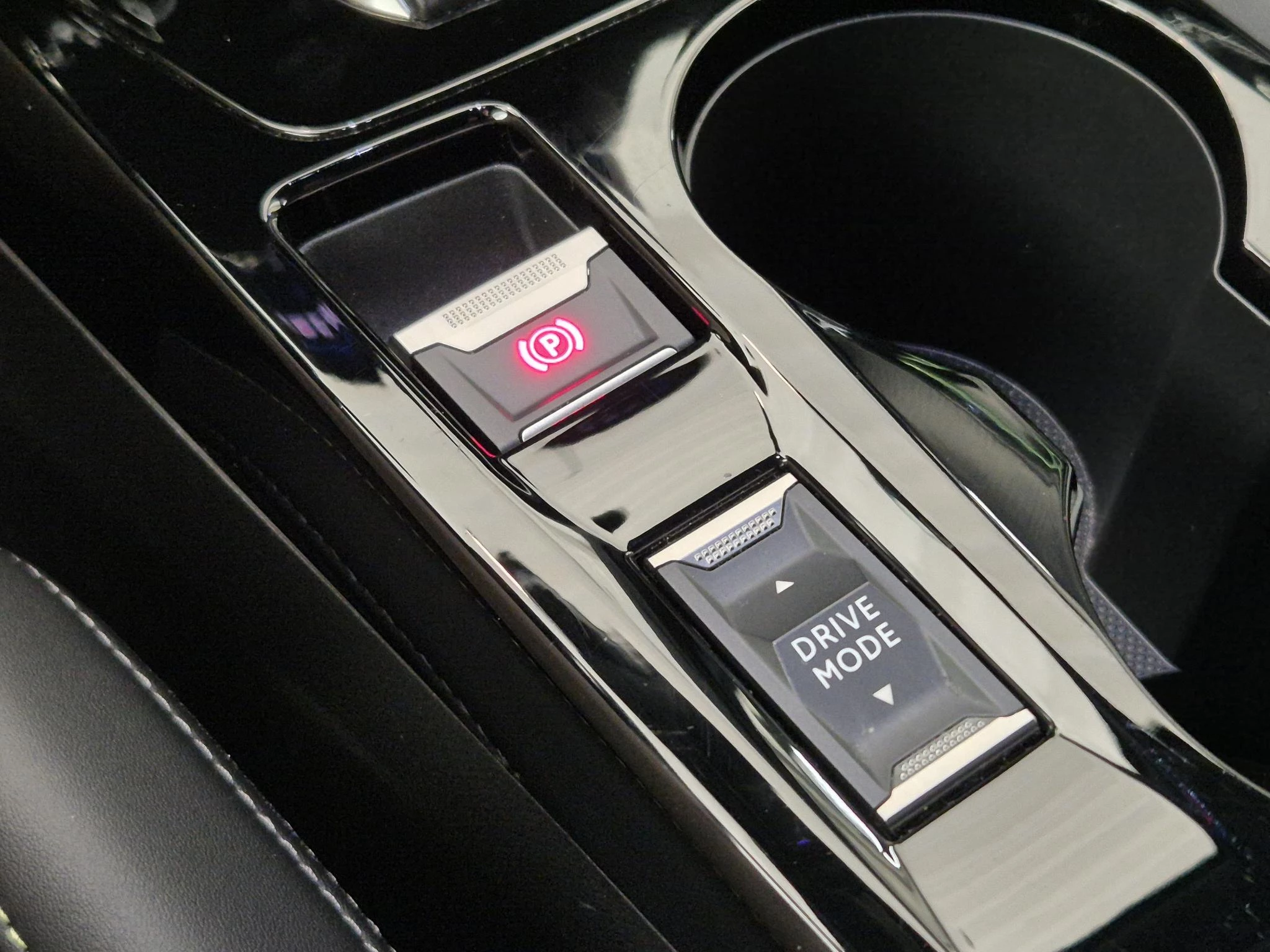 Hoofdafbeelding Peugeot e-2008