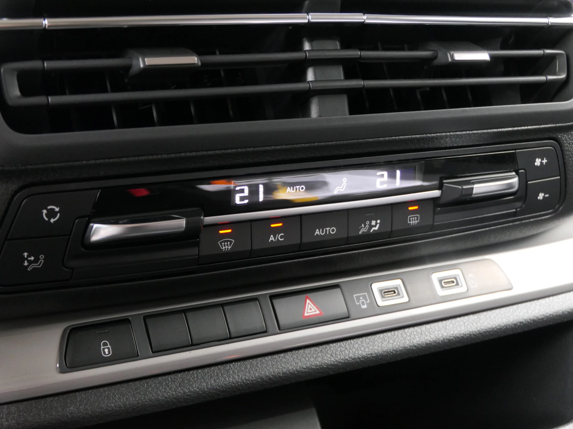 Hoofdafbeelding Peugeot e-Traveller