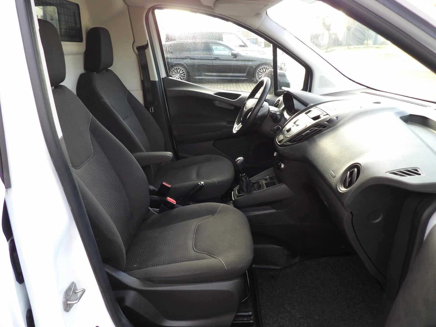 Hoofdafbeelding Ford Transit Courier