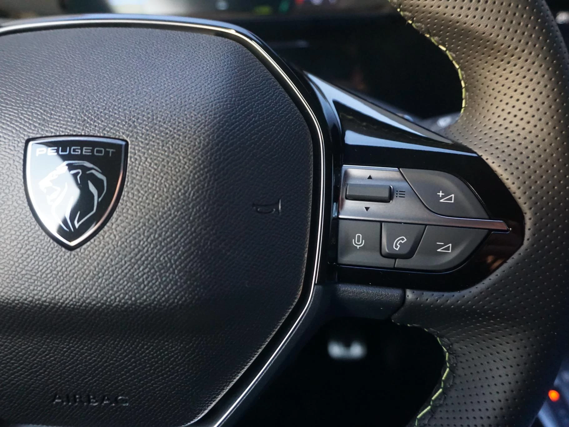 Hoofdafbeelding Peugeot e-308