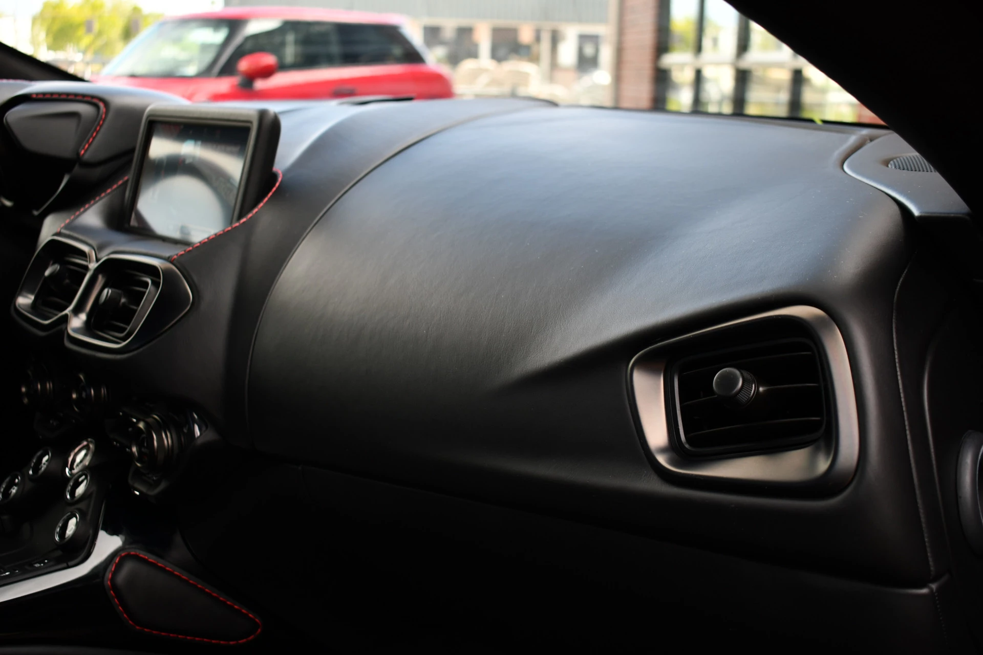 Hoofdafbeelding Aston Martin V8 Vantage
