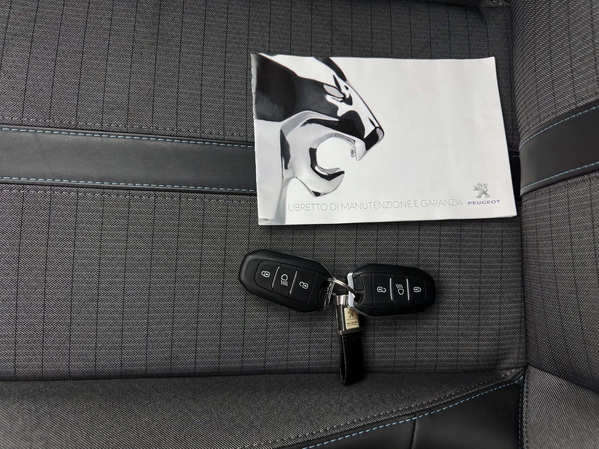 Hoofdafbeelding Peugeot e-208