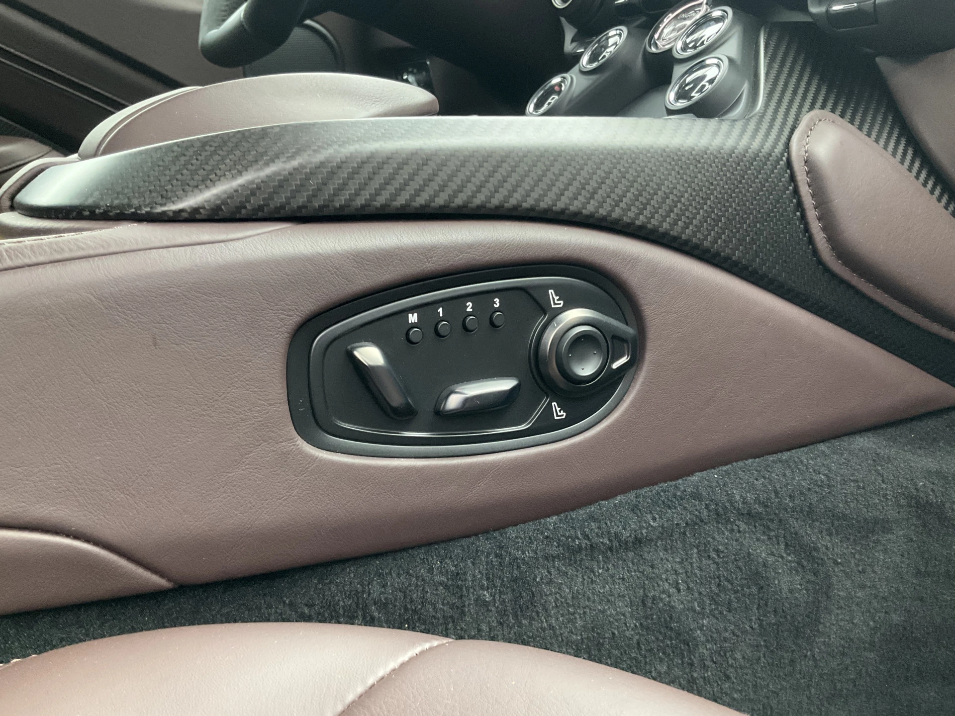 Hoofdafbeelding Aston Martin V8 Vantage