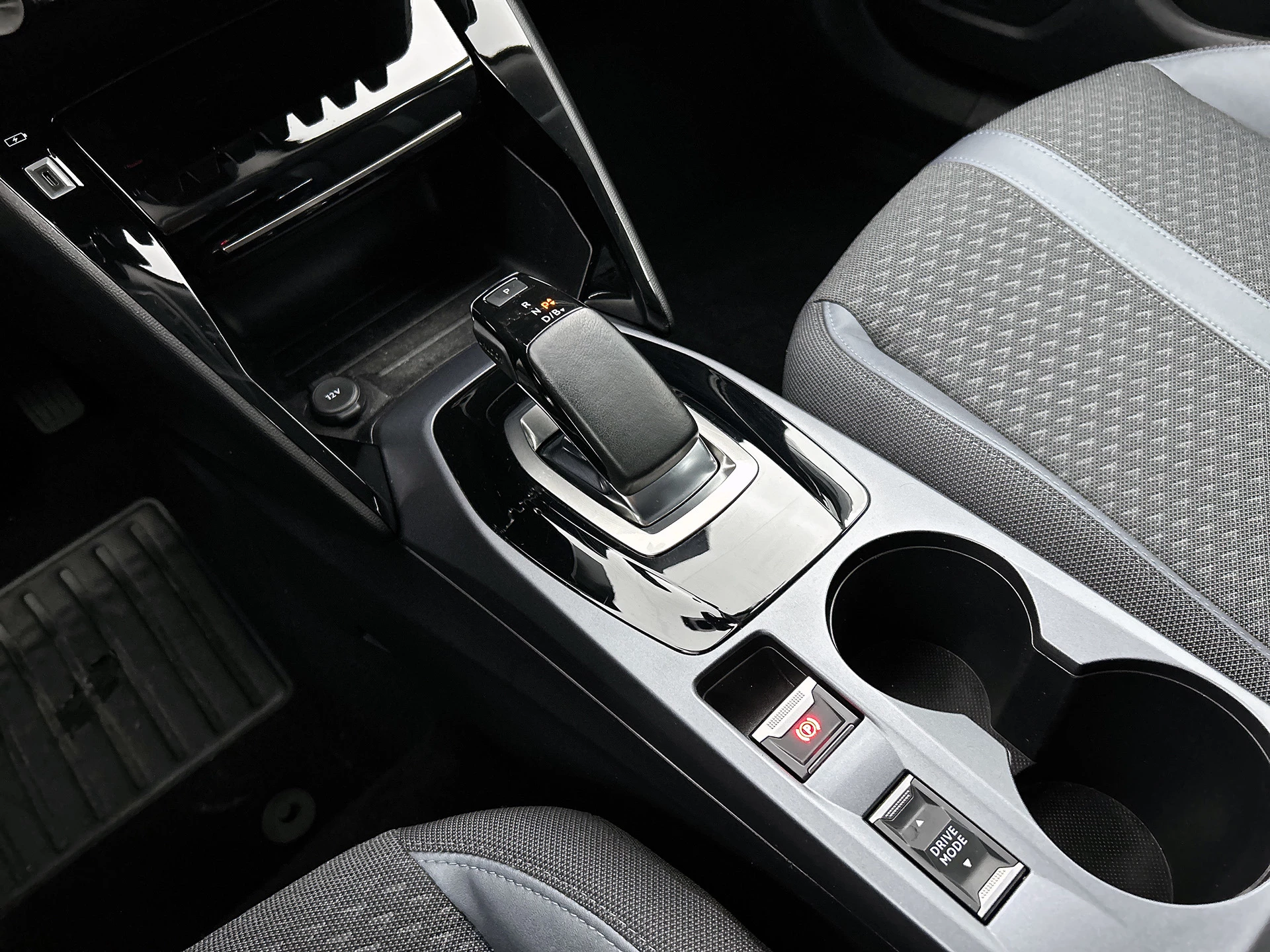 Hoofdafbeelding Peugeot e-2008