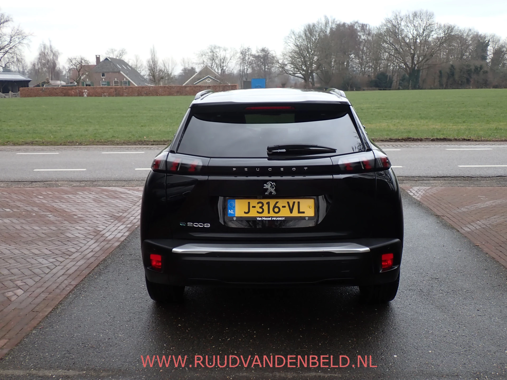 Hoofdafbeelding Peugeot e-2008