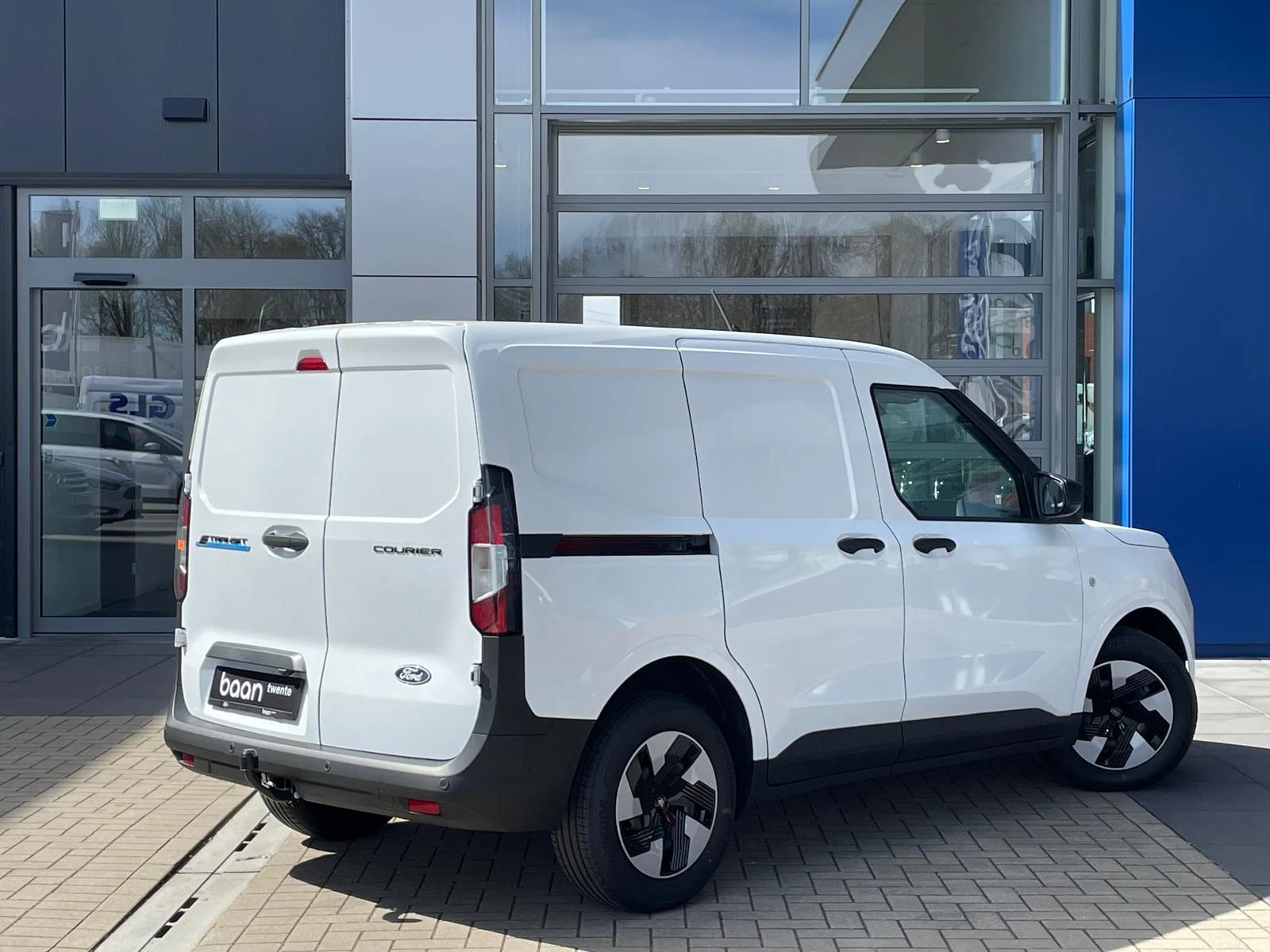 Hoofdafbeelding Ford E-Transit Courier