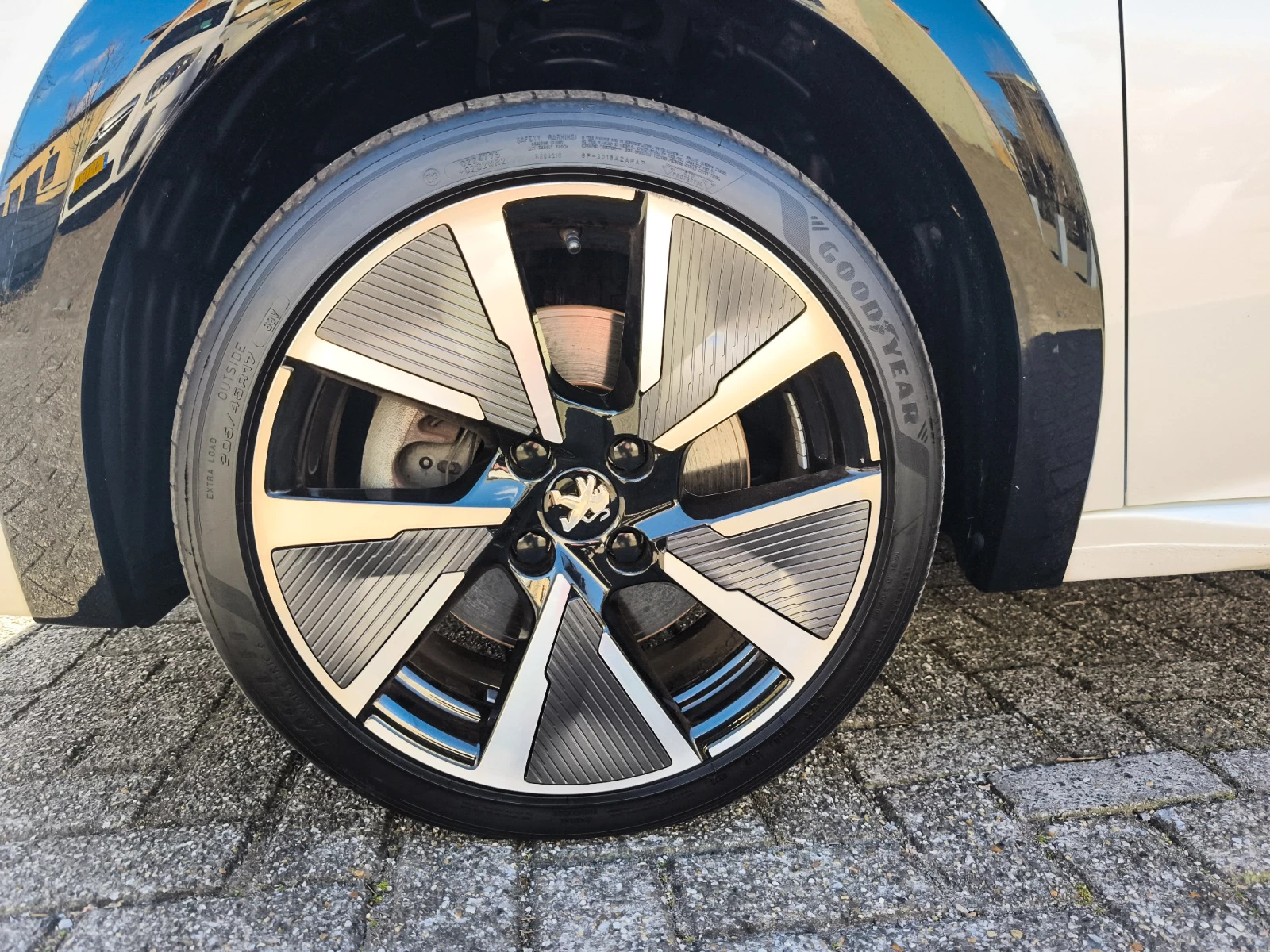 Hoofdafbeelding Peugeot e-208