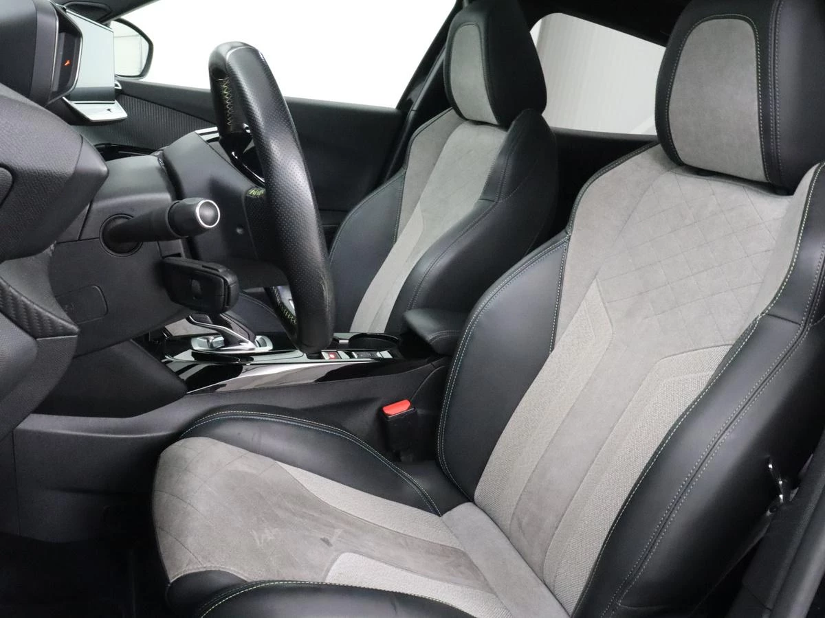 Hoofdafbeelding Peugeot e-2008